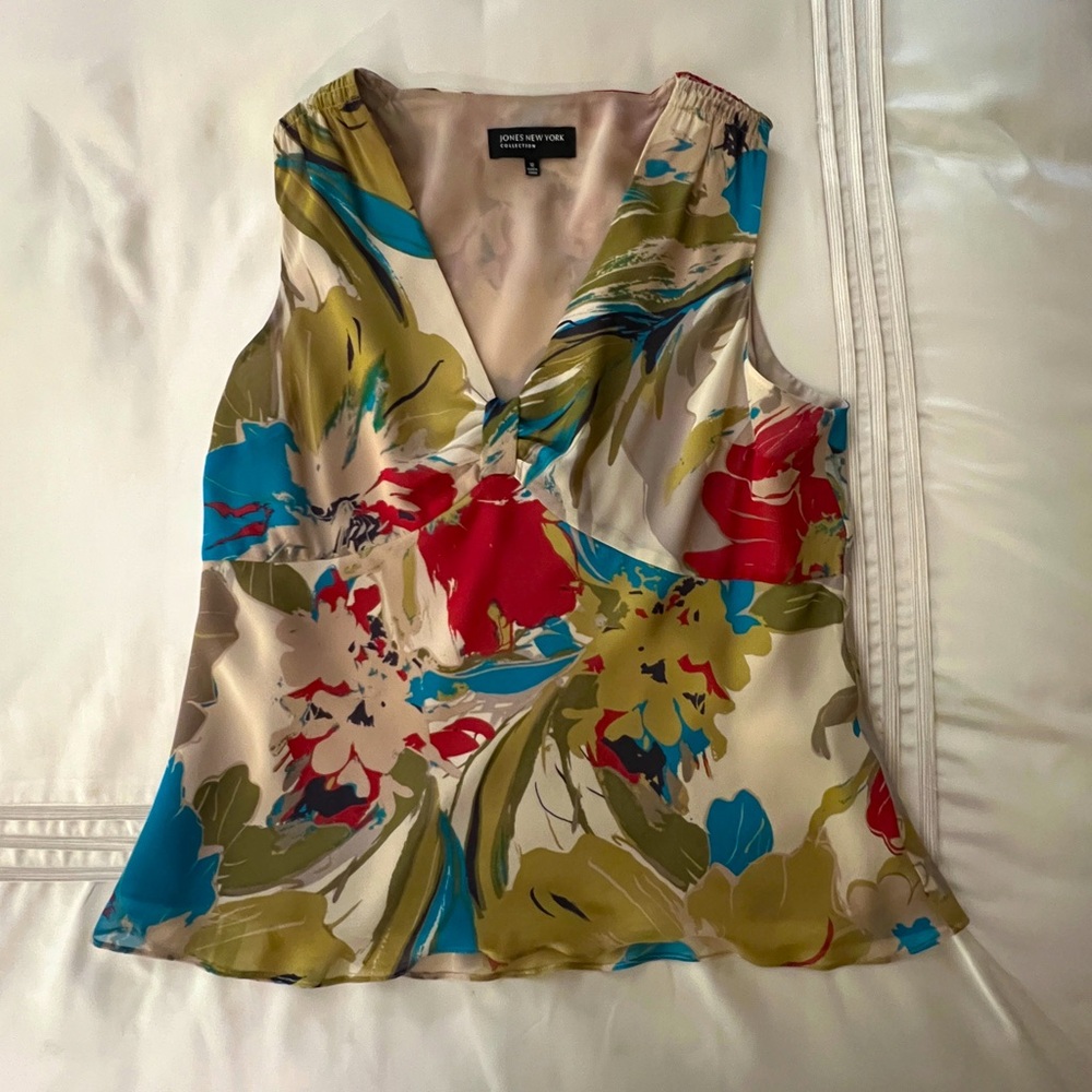 Jones New York Collection V-neck top Size 12
